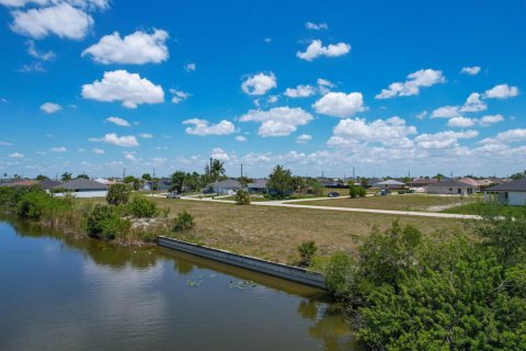 Terreno en venta en Cape Coral, Florida № 1160740 - foto 1