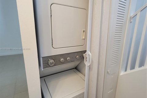 Купить кондоминиум в Корал-Спрингс, Флорида 2 спальни, 99.78м2, № 1923755 - фото 13