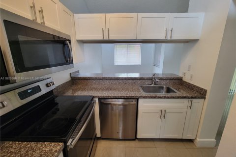 Купить кондоминиум в Корал-Спрингс, Флорида 2 спальни, 99.78м2, № 1923755 - фото 1