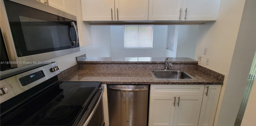 Кондоминиум с 2 спальнями в Корал-Спрингс, Флорида № 1923755