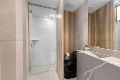 Condo in Aventura, Florida, 2 bedrooms  № 2019644 - photo 24