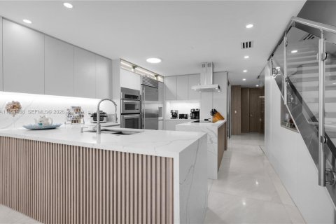 Condo in Aventura, Florida, 2 bedrooms  № 2019644 - photo 11