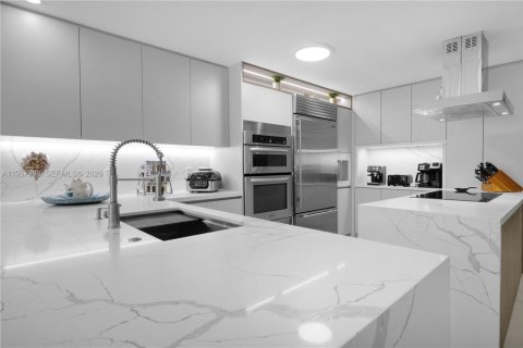 Condo in Aventura, Florida, 2 bedrooms  № 2019644 - photo 10
