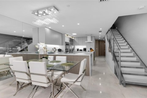 Condo in Aventura, Florida, 2 bedrooms  № 2019644 - photo 16