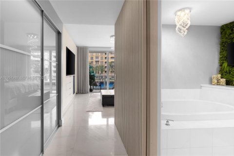 Condo in Aventura, Florida, 2 bedrooms  № 2019644 - photo 25