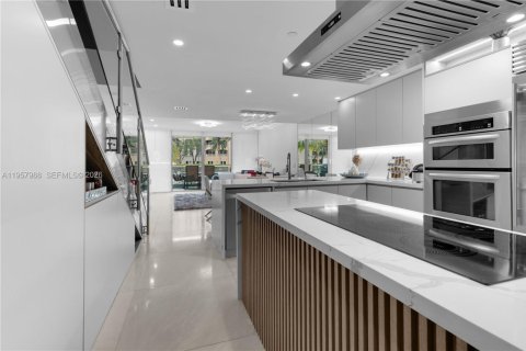 Condo in Aventura, Florida, 2 bedrooms  № 2019644 - photo 5