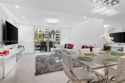 Condo in Aventura, Florida, 2 bedrooms  № 2019644 - photo 12