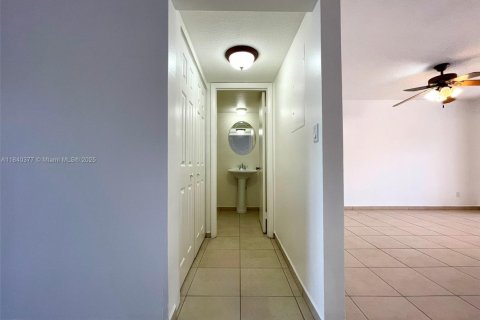 Купить таунхаус в Майами, Флорида 3 спальни, 162.95м2, № 1828980 - фото 10