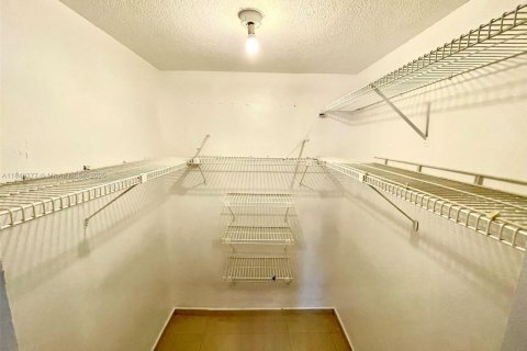 Купить таунхаус в Майами, Флорида 3 спальни, 162.95м2, № 1828980 - фото 12