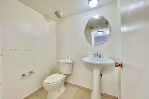 Купить таунхаус в Майами, Флорида 3 спальни, 162.95м2, № 1828980 - фото 29