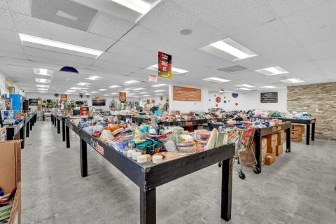 Commercial property in Oakland Park, Florida № 1842472 - photo 18