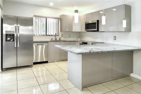 Condominio en venta en Tampa, Florida, 3 dormitorios, 137.31 m2 № 1846536 - foto 2