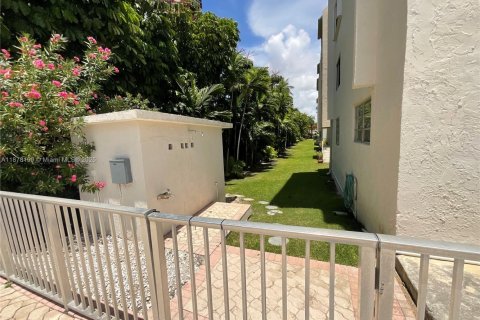 Condominio en alquiler en Miami, Florida, 3 dormitorios, 125.23 m2 № 1923246 - foto 19
