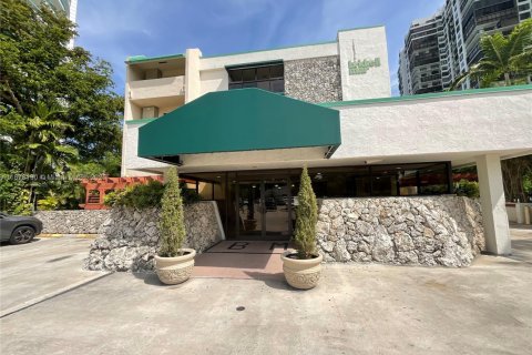 Condominio en alquiler en Miami, Florida, 3 dormitorios, 125.23 m2 № 1923246 - foto 21