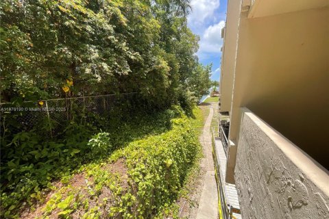 Condominio en alquiler en Miami, Florida, 3 dormitorios, 125.23 m2 № 1923246 - foto 25