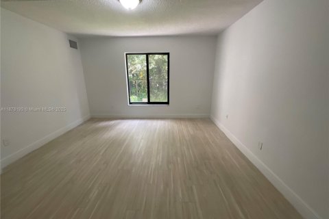 Condominio en alquiler en Miami, Florida, 3 dormitorios, 125.23 m2 № 1923246 - foto 11