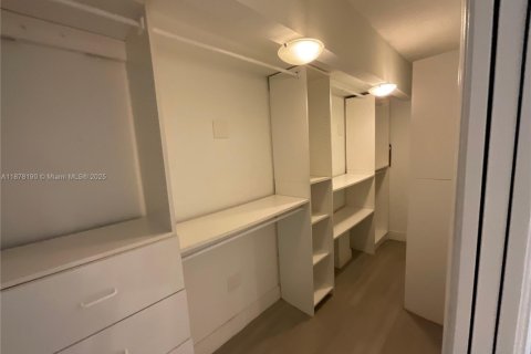 Condominio en alquiler en Miami, Florida, 3 dormitorios, 125.23 m2 № 1923246 - foto 22