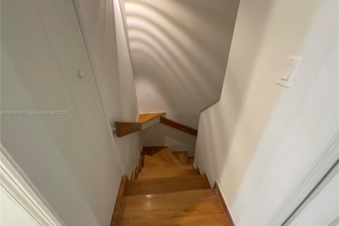 Condominio en alquiler en Miami, Florida, 3 dormitorios, 125.23 m2 № 1923246 - foto 14