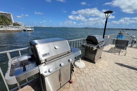 Condominio en alquiler en Miami, Florida, 3 dormitorios, 125.23 m2 № 1923246 - foto 27