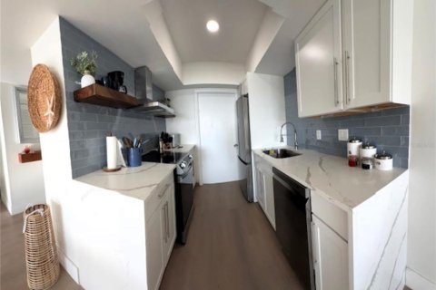 Condo in Longboat Key, Florida, 2 bedrooms  № 1540732 - photo 11