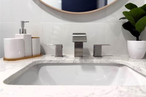 Condo in Longboat Key, Florida, 2 bedrooms  № 1540732 - photo 23