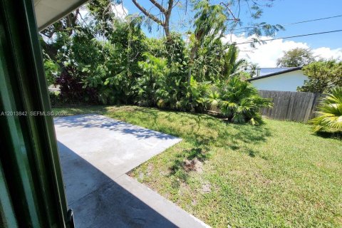 Villa ou maison à louer à Miami, Floride: 3 chambres, 152.73 m2 № 2076356 - photo 17