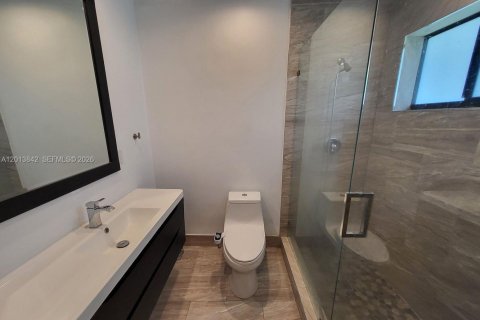Villa ou maison à louer à Miami, Floride: 3 chambres, 152.73 m2 № 2076356 - photo 12