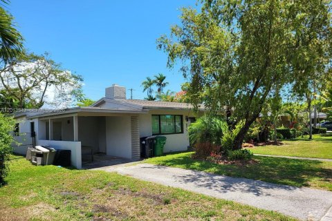 Villa ou maison à louer à Miami, Floride: 3 chambres, 152.73 m2 № 2076356 - photo 2
