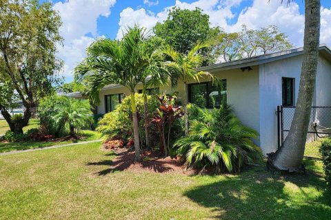 Villa ou maison à louer à Miami, Floride: 3 chambres, 152.73 m2 № 2076356 - photo 15