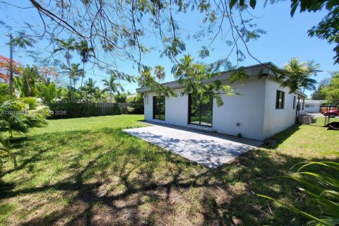 Villa ou maison à louer à Miami, Floride: 3 chambres, 152.73 m2 № 2076356 - photo 16
