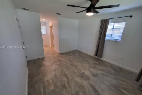 Villa ou maison à louer à Miami, Floride: 3 chambres, 152.73 m2 № 2076356 - photo 11