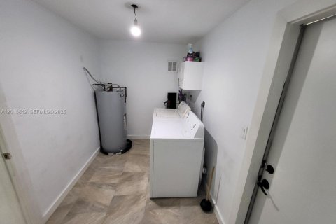 Villa ou maison à louer à Miami, Floride: 3 chambres, 152.73 m2 № 2076356 - photo 14