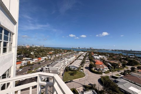 Copropriété à louer à North Miami, Floride: 2 chambres, 110.37 m2 № 2051523 - photo 7