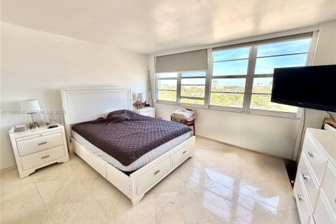 Copropriété à louer à North Miami, Floride: 2 chambres, 110.37 m2 № 2051523 - photo 22