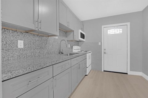 Снять в аренду виллу или дом в Дания-Бич, Флорида 2 спальни, 117.61м2, № 1966749 - фото 7