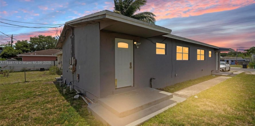 Дом в Дания-Бич, Флорида 2 спальни, 117.61м2 № 1966749