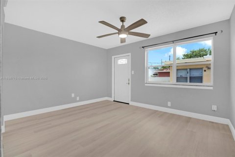 Снять в аренду виллу или дом в Дания-Бич, Флорида 2 спальни, 117.61м2, № 1966749 - фото 3