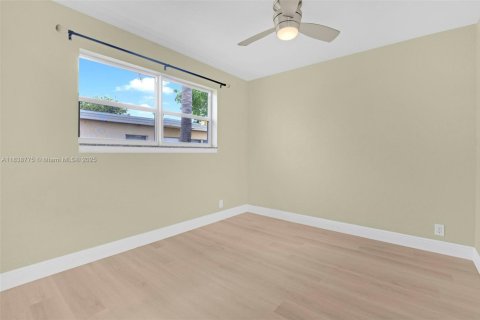 Снять в аренду виллу или дом в Дания-Бич, Флорида 2 спальни, 117.61м2, № 1966749 - фото 10