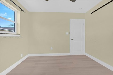 Снять в аренду виллу или дом в Дания-Бич, Флорида 2 спальни, 117.61м2, № 1966749 - фото 16