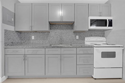 Снять в аренду виллу или дом в Дания-Бич, Флорида 2 спальни, 117.61м2, № 1966749 - фото 5