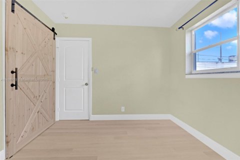 Снять в аренду виллу или дом в Дания-Бич, Флорида 2 спальни, 117.61м2, № 1966749 - фото 12