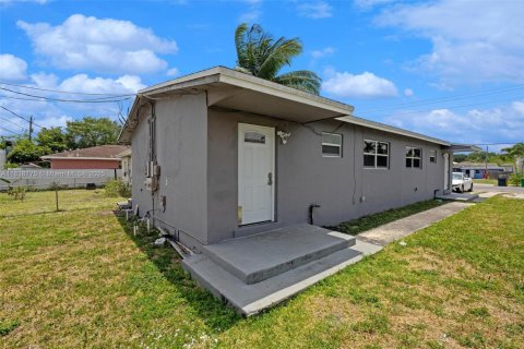 Снять в аренду виллу или дом в Дания-Бич, Флорида 2 спальни, 117.61м2, № 1966749 - фото 17