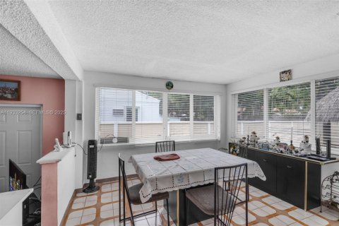 Casa en venta en West Miami, Florida, 2 dormitorios, 108.88 m2 № 1992615 - foto 12