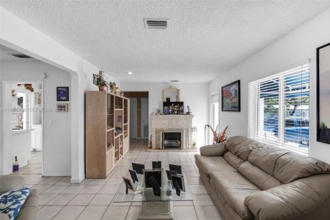 Casa en venta en West Miami, Florida, 2 dormitorios, 108.88 m2 № 1992615 - foto 7