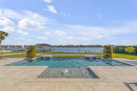 House in New Smyrna Beach, Florida 4 bedrooms, 414.72 sq.m. № 1543454 - photo 3