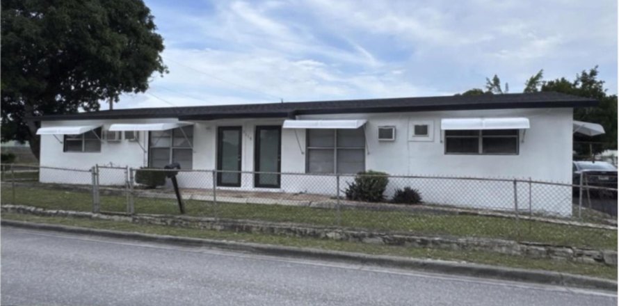 House in Riviera Beach, Florida 4 bedrooms, 141.68 sq.m. № 2398151