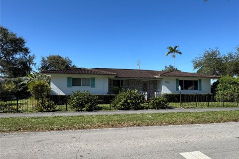 House in Miami, Florida 3 bedrooms, 257.99 sq.m. № 2003462