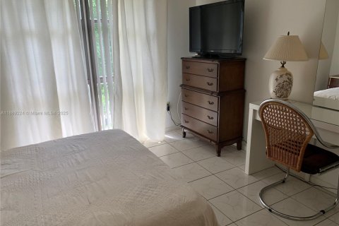 Condominio en alquiler en Sunny Isles Beach, Florida, 2 dormitorios, 122.63 m2 № 1941278 - foto 18