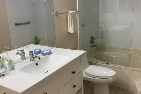 Condominio en alquiler en Sunny Isles Beach, Florida, 2 dormitorios, 122.63 m2 № 1941278 - foto 9