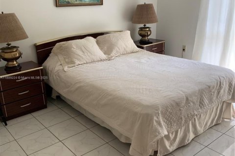 Condominio en alquiler en Sunny Isles Beach, Florida, 2 dormitorios, 122.63 m2 № 1941278 - foto 16